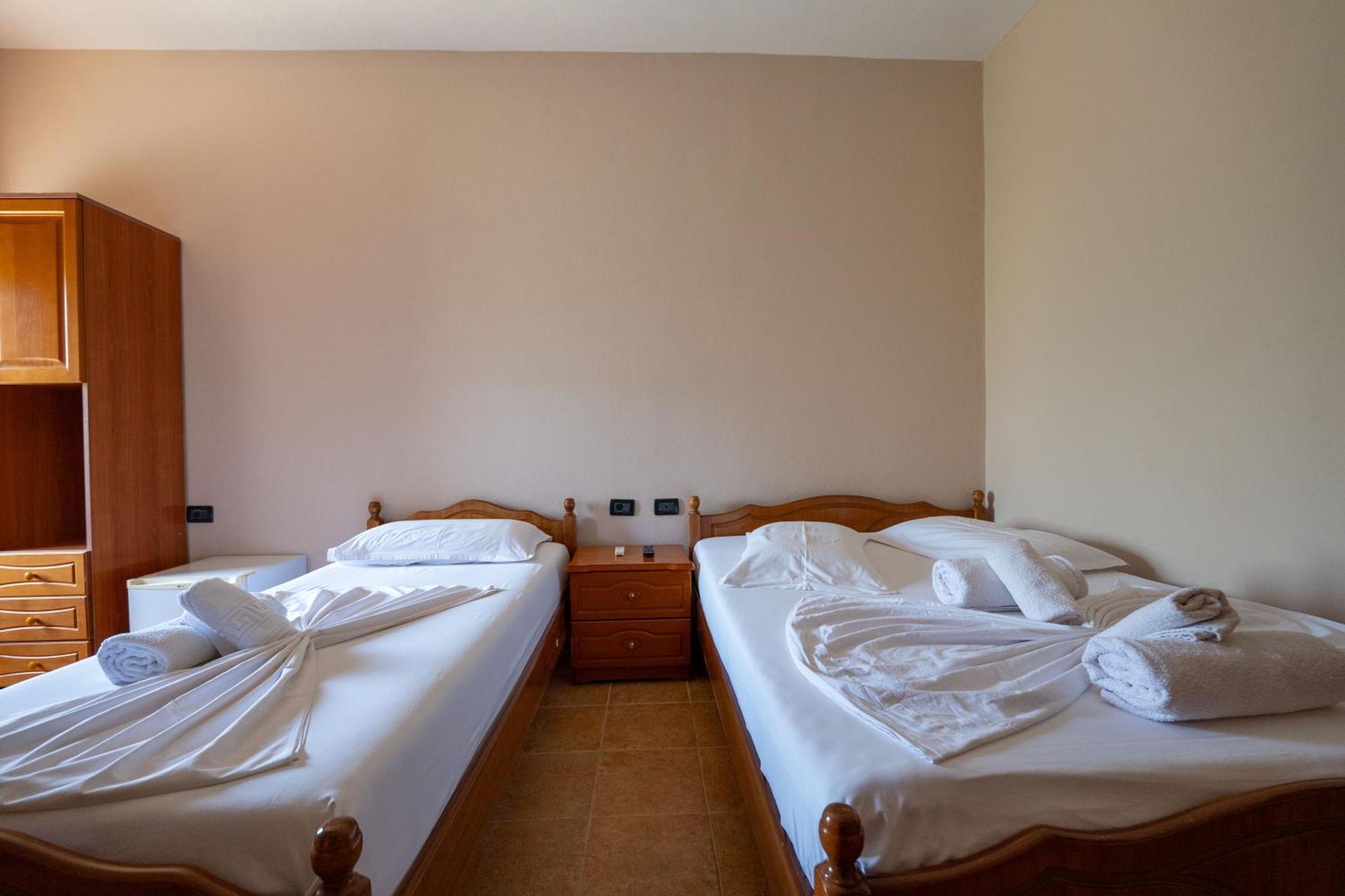 Hotel Nika Radhimë Dış mekan fotoğraf