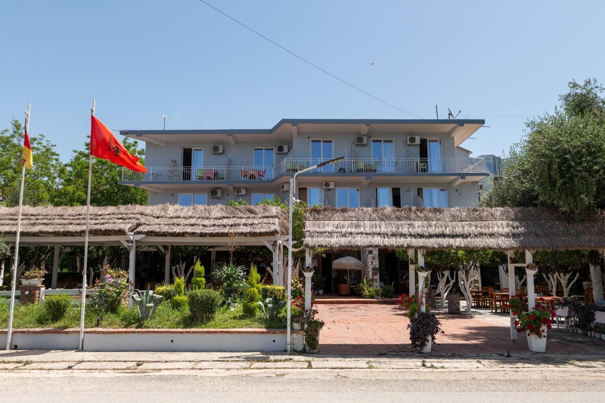 Hotel Nika Radhimë Dış mekan fotoğraf