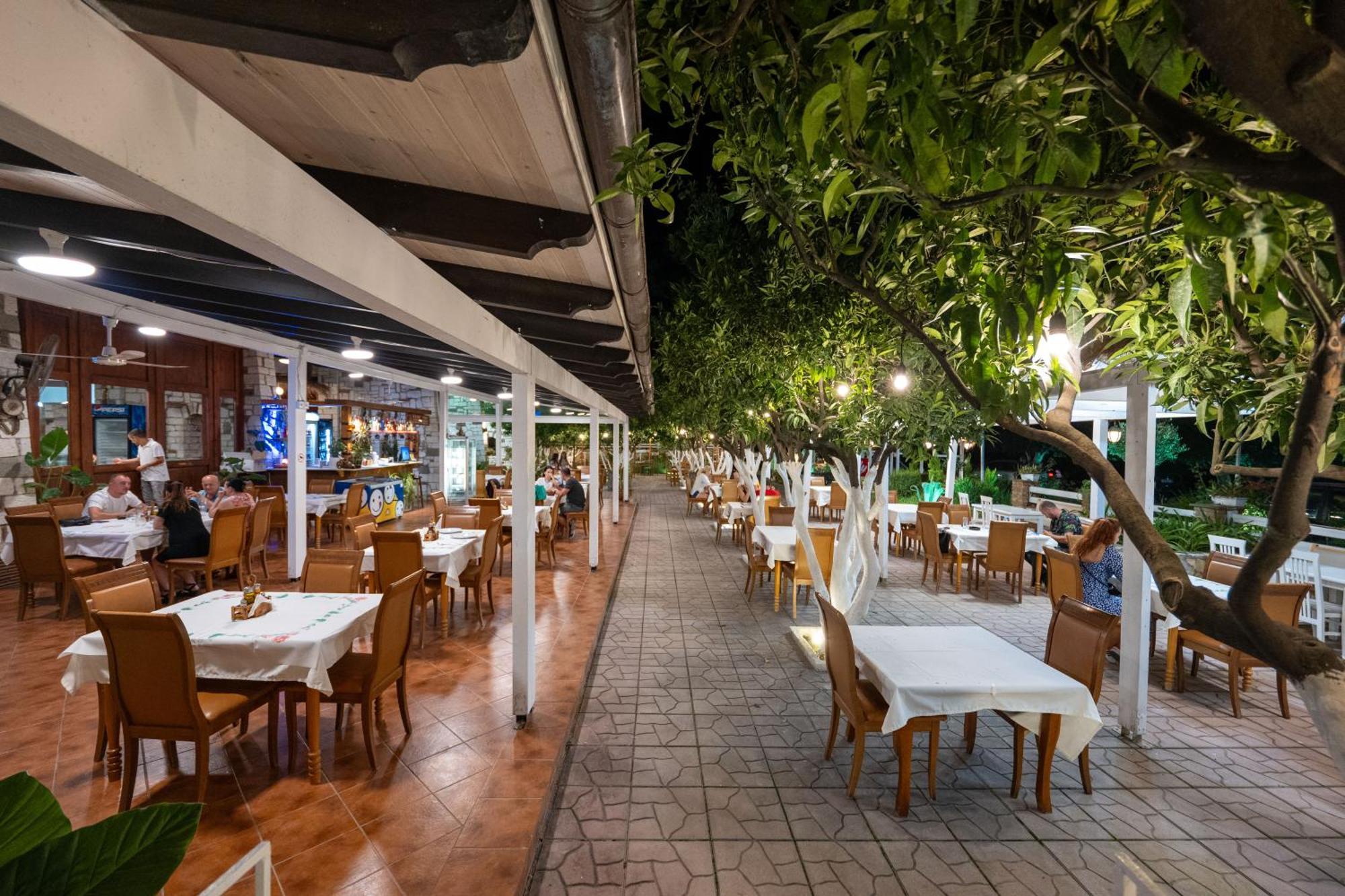 Hotel Nika Radhimë Dış mekan fotoğraf
