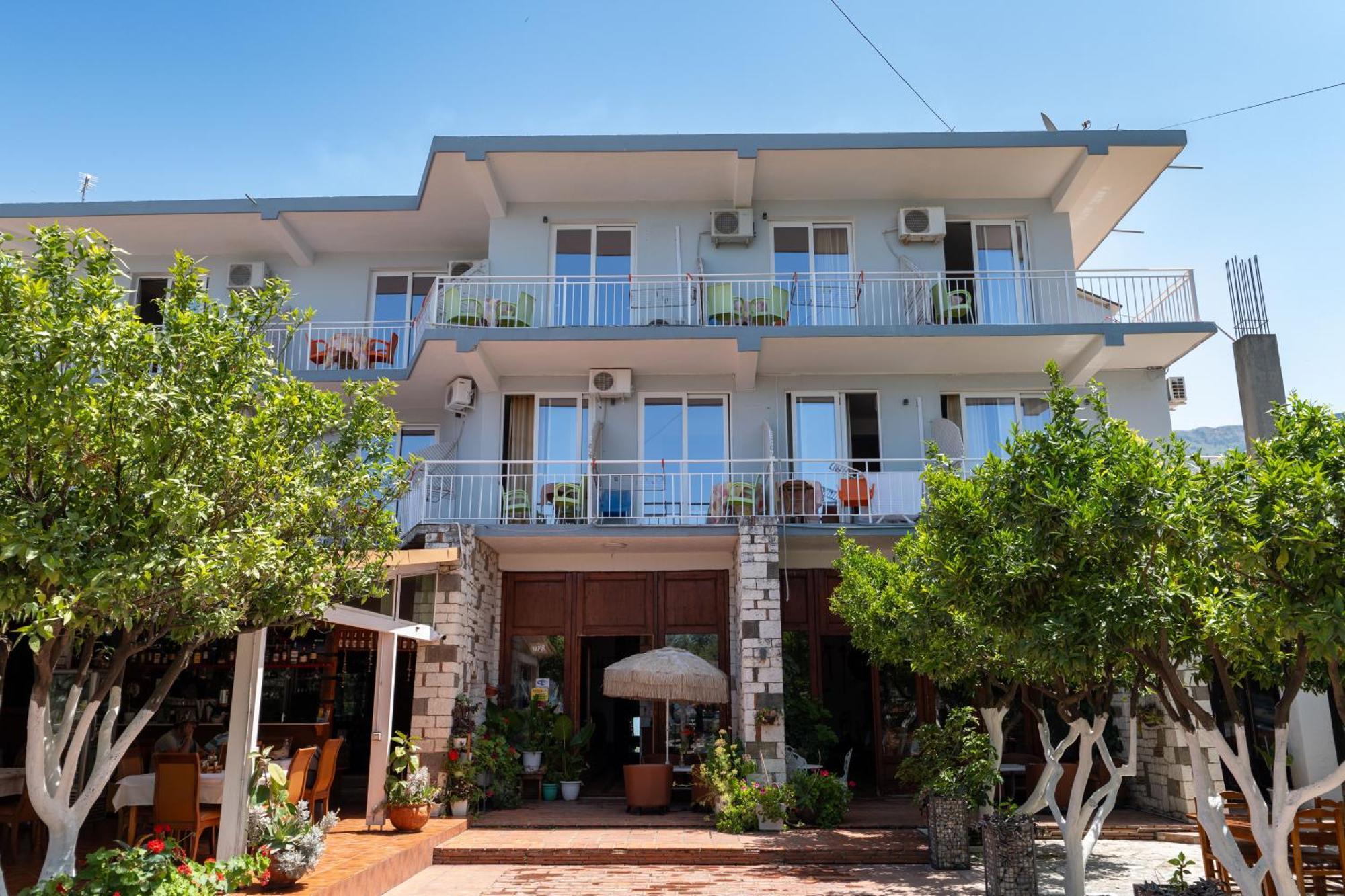 Hotel Nika Radhimë Dış mekan fotoğraf