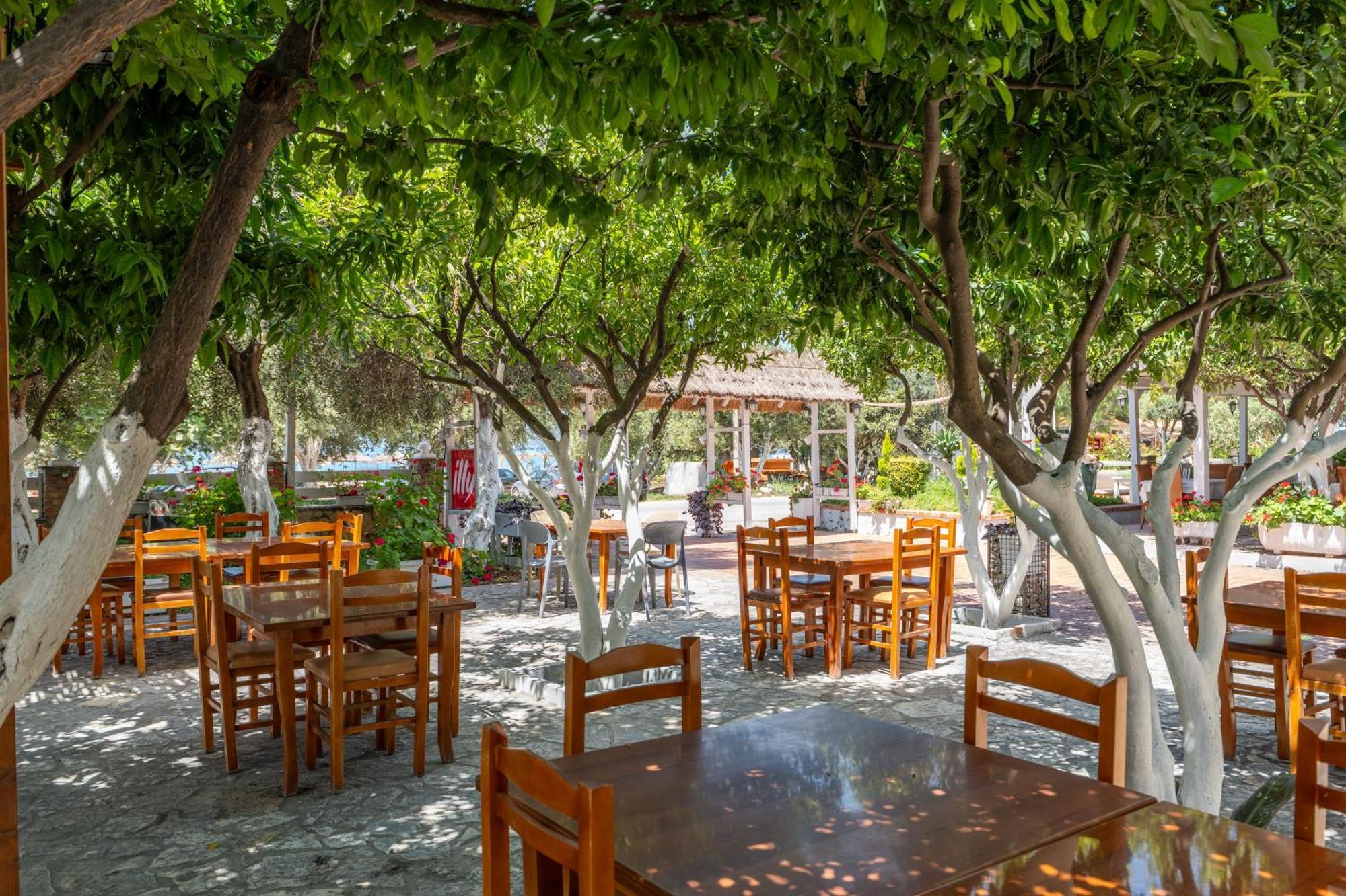 Hotel Nika Radhimë Dış mekan fotoğraf