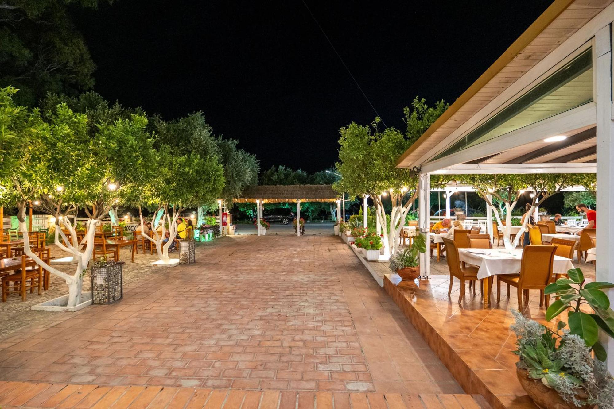 Hotel Nika Radhimë Dış mekan fotoğraf