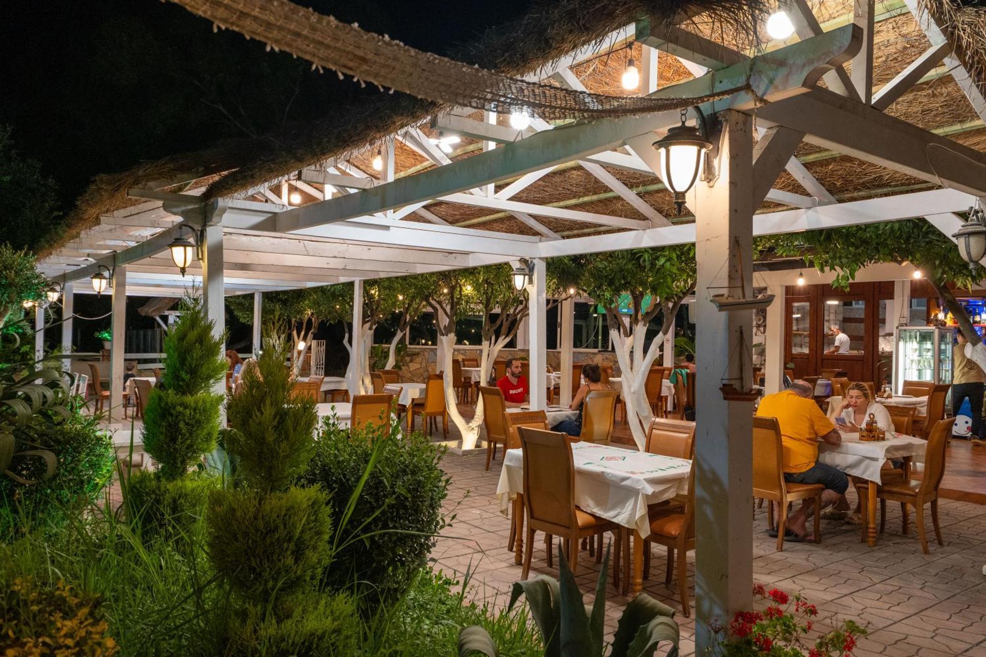 Hotel Nika Radhimë Dış mekan fotoğraf
