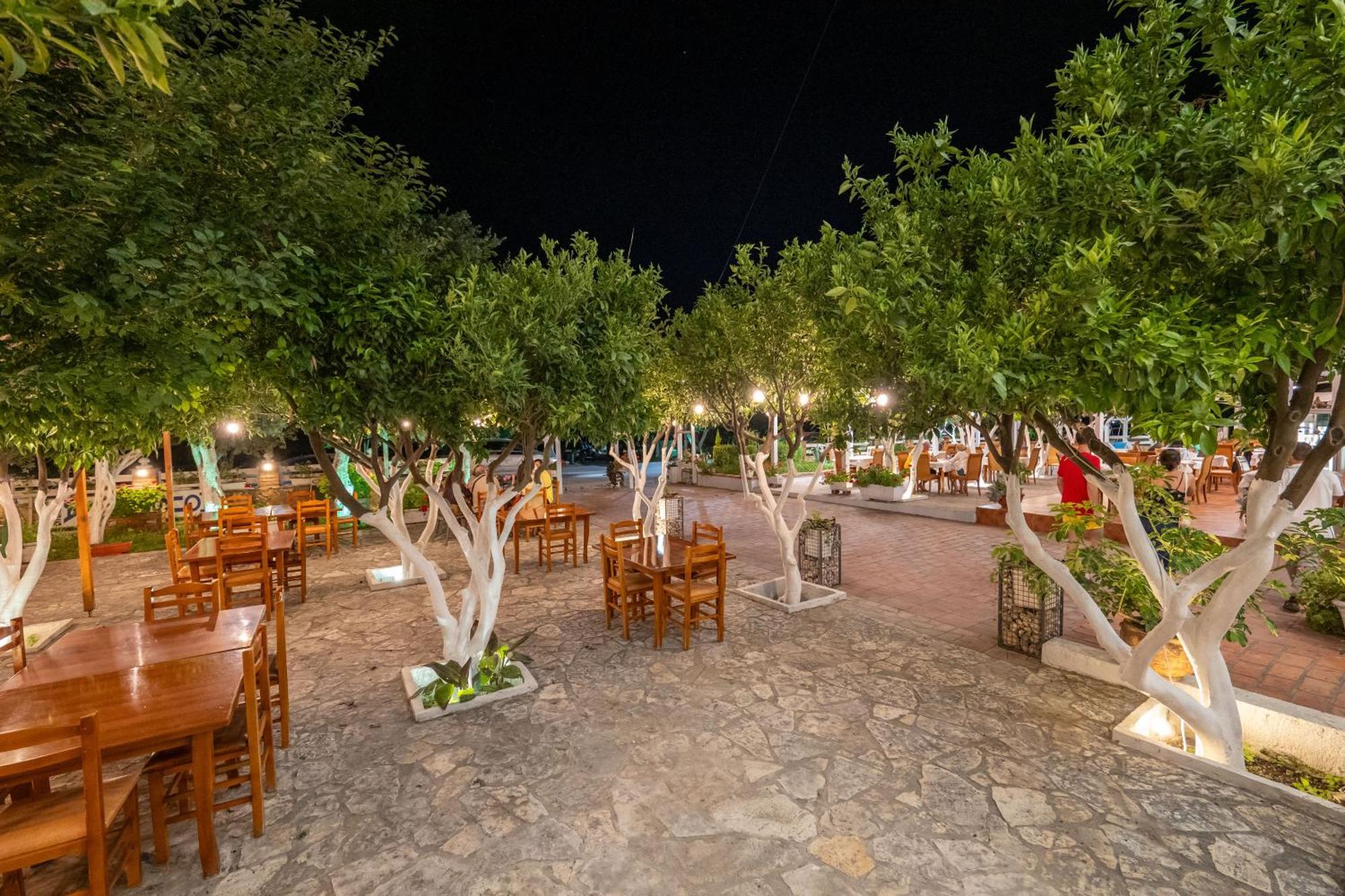 Hotel Nika Radhimë Dış mekan fotoğraf