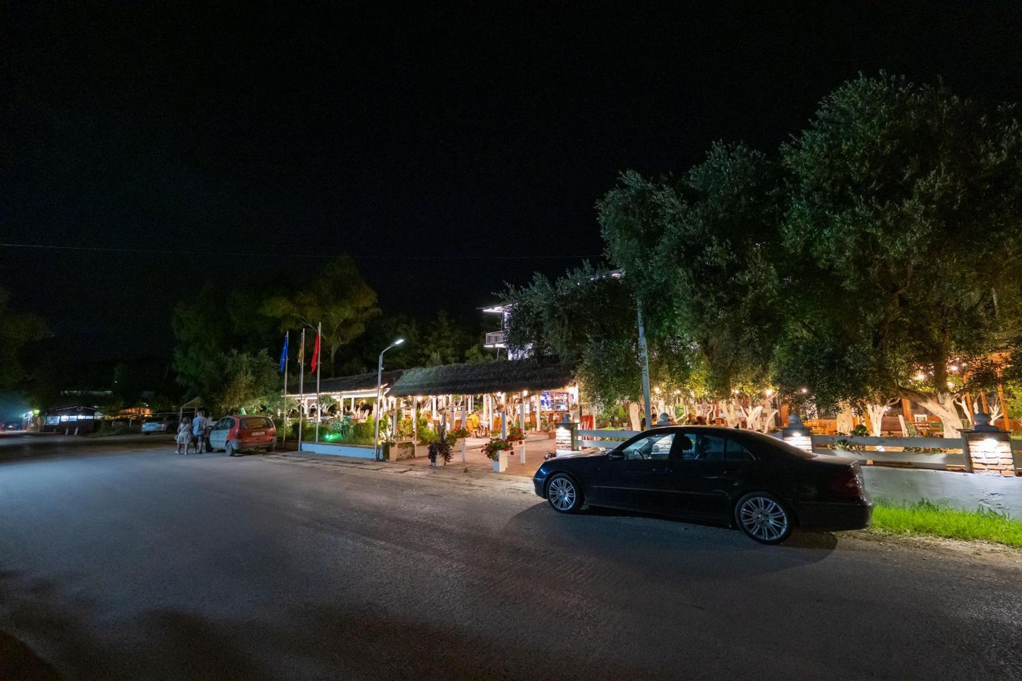 Hotel Nika Radhimë Dış mekan fotoğraf
