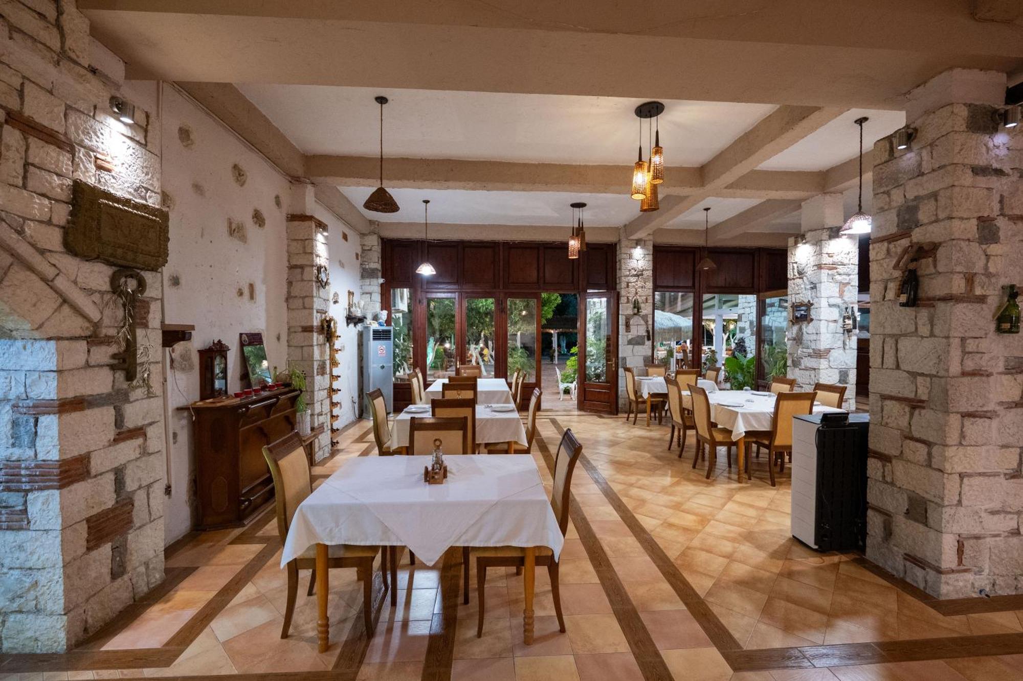 Hotel Nika Radhimë Dış mekan fotoğraf