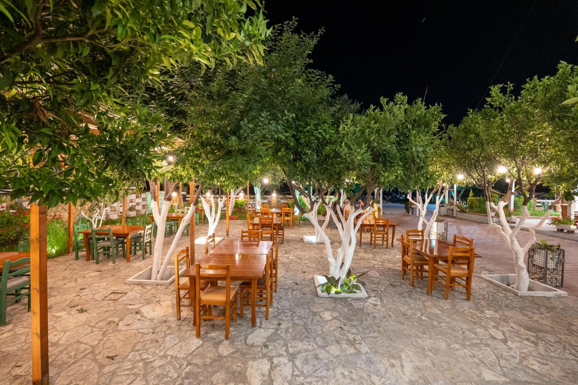 Hotel Nika Radhimë Dış mekan fotoğraf
