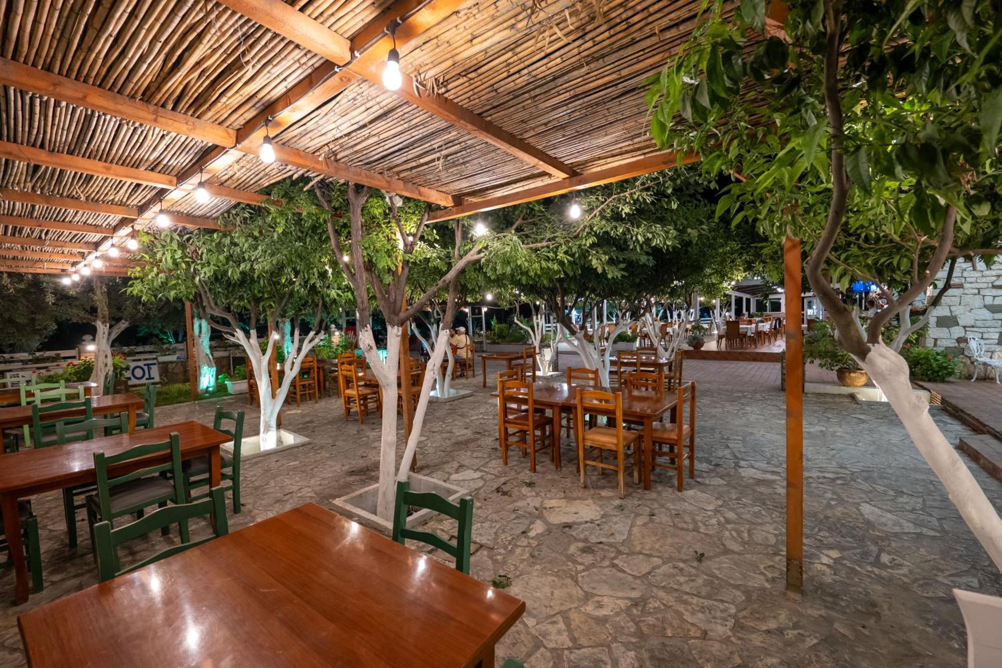 Hotel Nika Radhimë Dış mekan fotoğraf