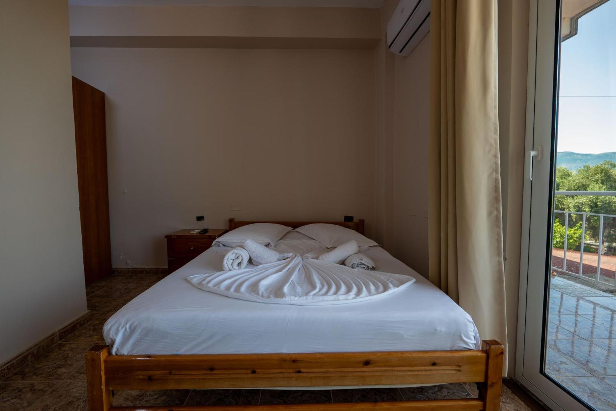 Hotel Nika Radhimë Dış mekan fotoğraf